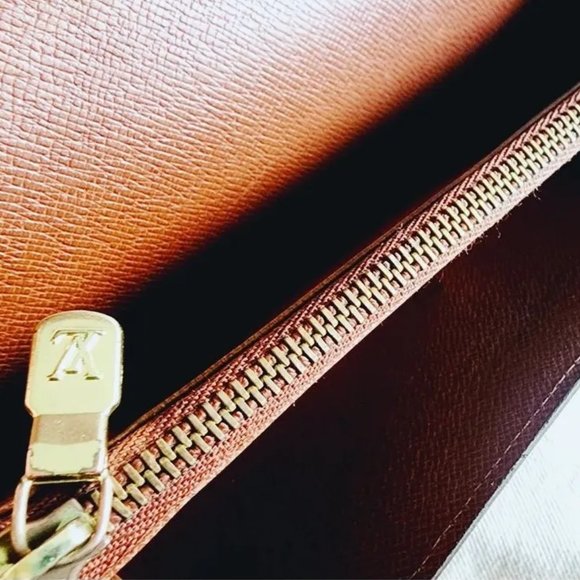 AUTHENTIC Louis Vuitton Sarah Monogram Wallet! Great CONDITION! - Picture 7 of 10